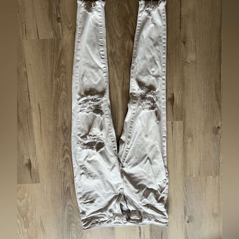 White American Eagle jeans